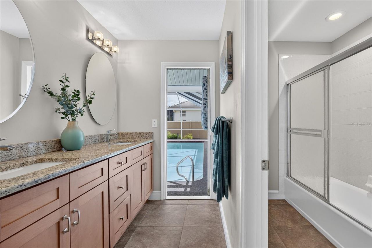 4933 Seville Court , Cape Coral, FL 33904 Photo