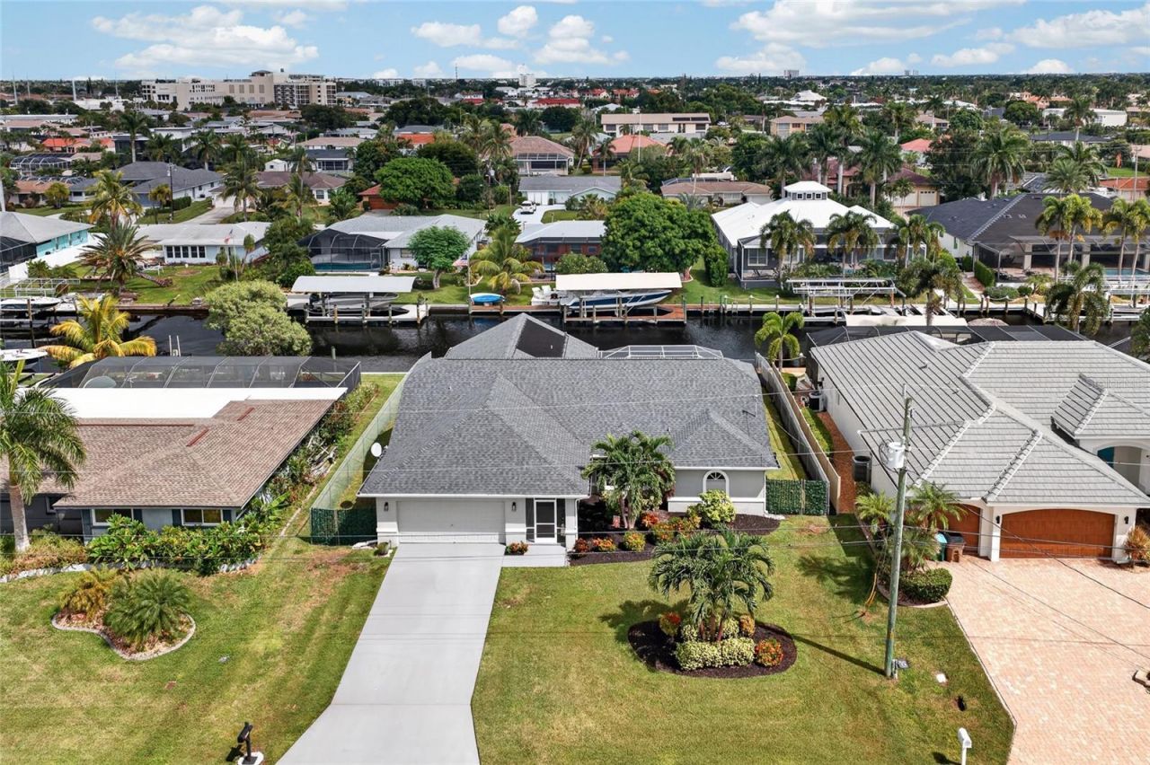 4933 Seville Court , Cape Coral, FL 33904 Photo