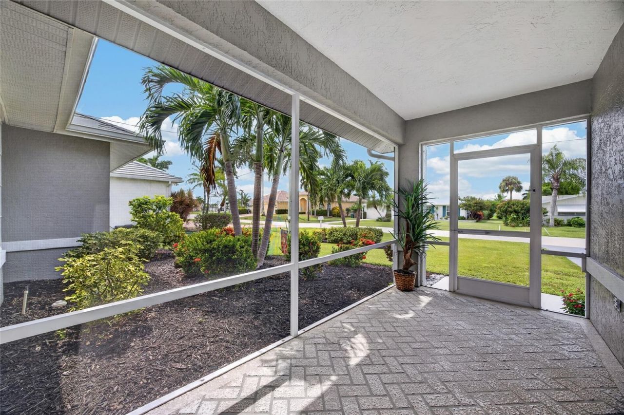 4933 Seville Court , Cape Coral, FL 33904 Photo