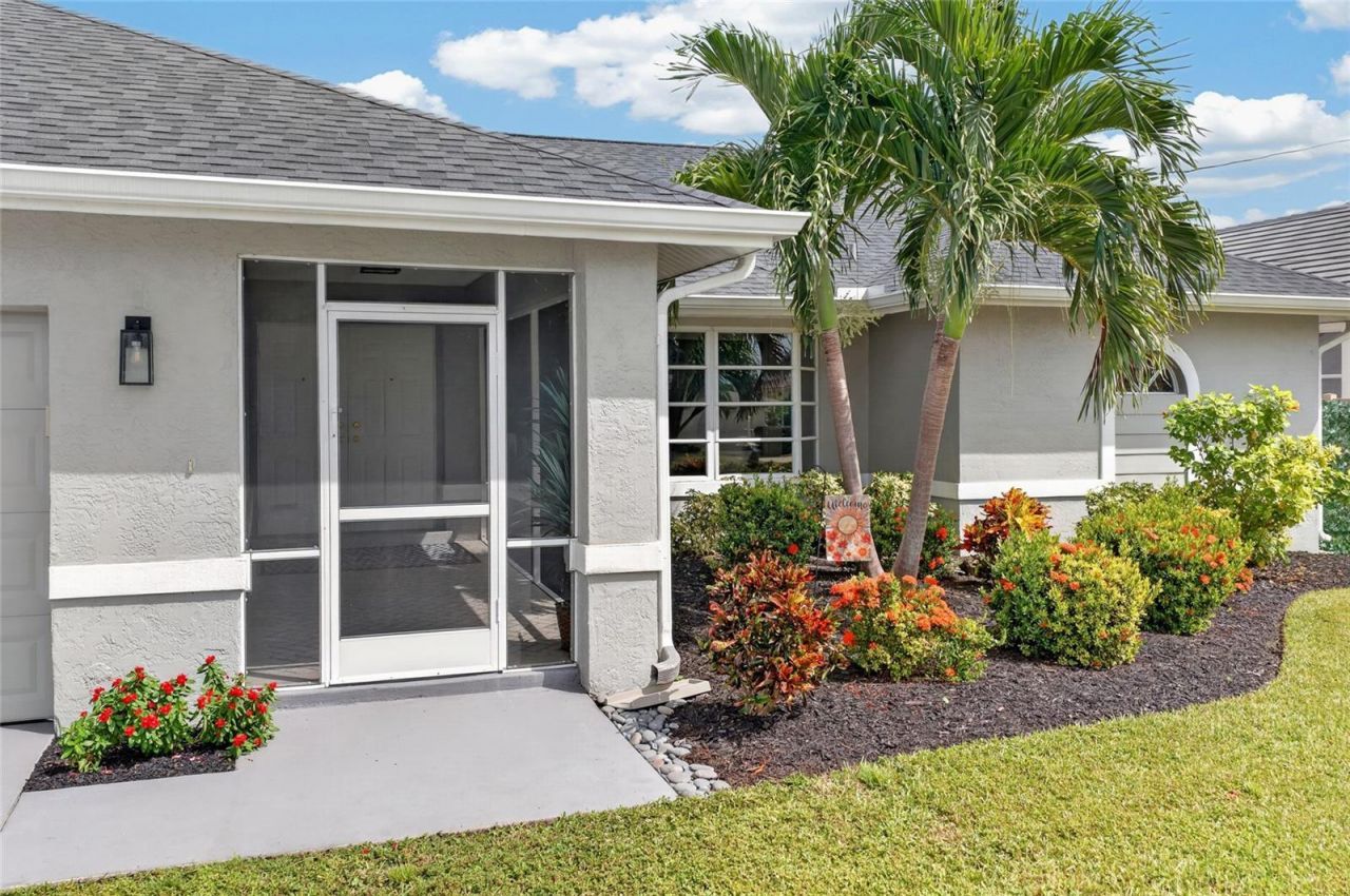4933 Seville Court , Cape Coral, FL 33904 Photo
