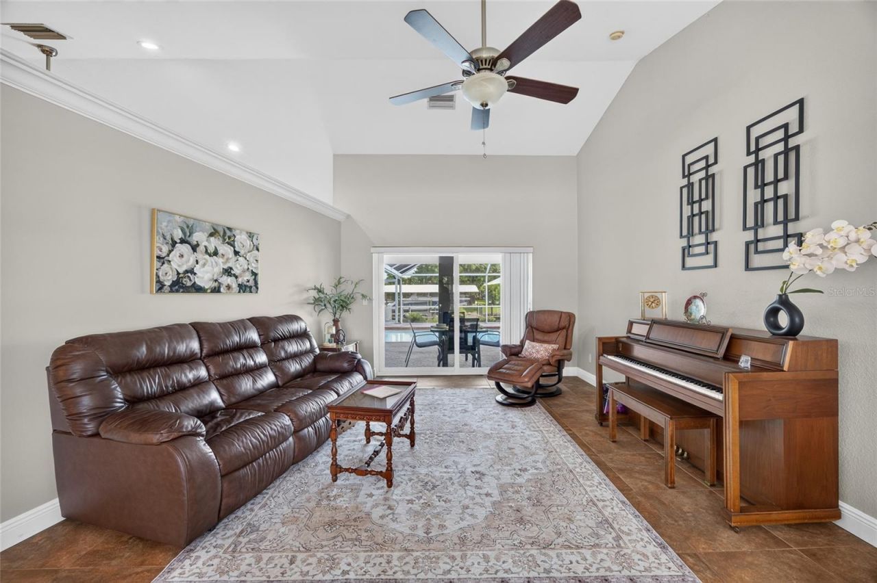 4933 Seville Court , Cape Coral, FL 33904 Photo