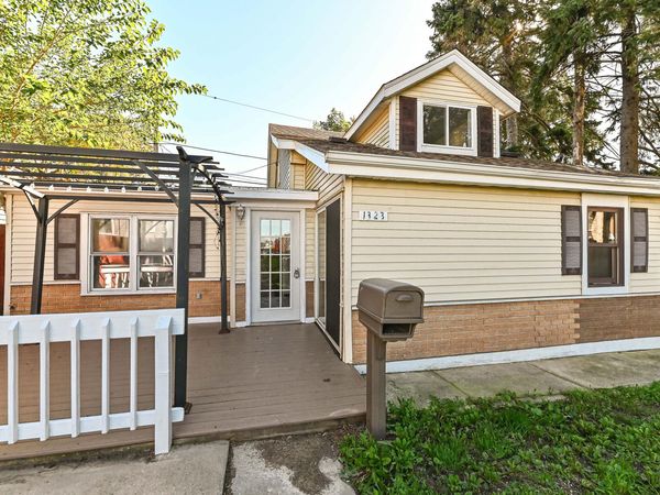 1323 Ohio St, Racine, WI 53405
