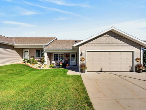 458 Simon Dr, Hartford, WI 53027
