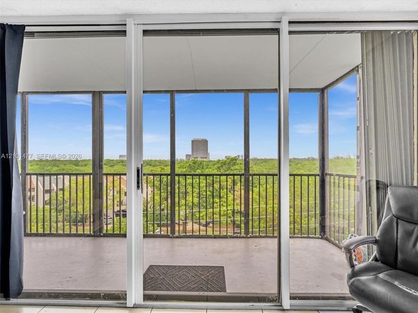 2500 NE 135th St, Unit C502, North Miami, FL 33181