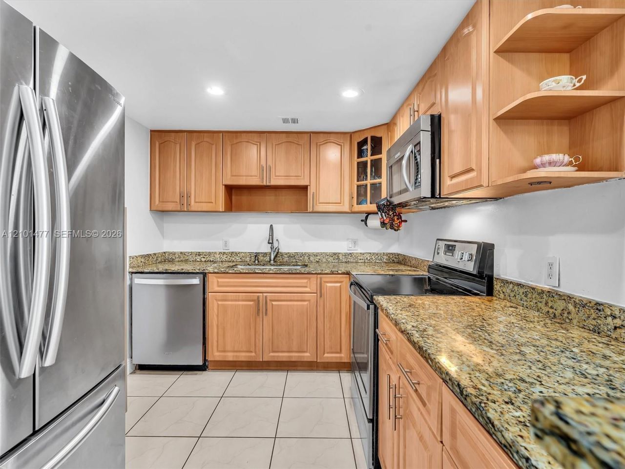 2500 NE 135th St , Unit C502, North Miami, FL 33181 Photo