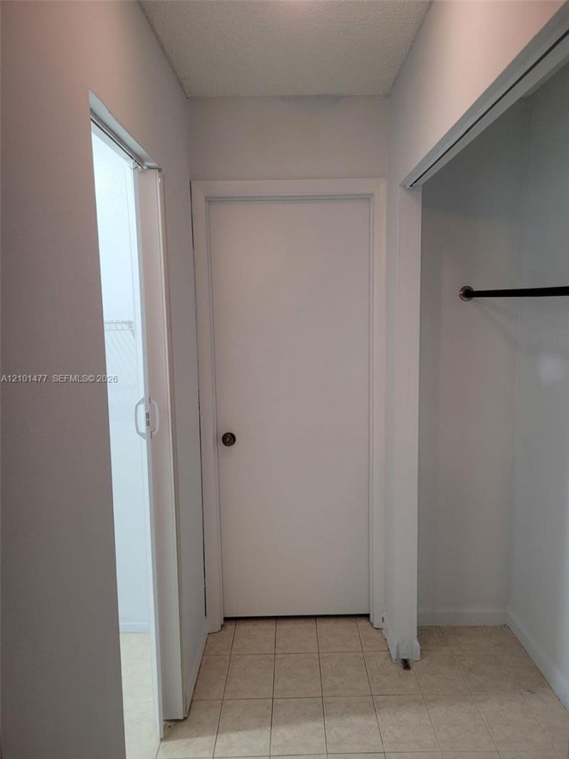 2500 NE 135th St, Unit C502, North Miami, FL 33181 Photo