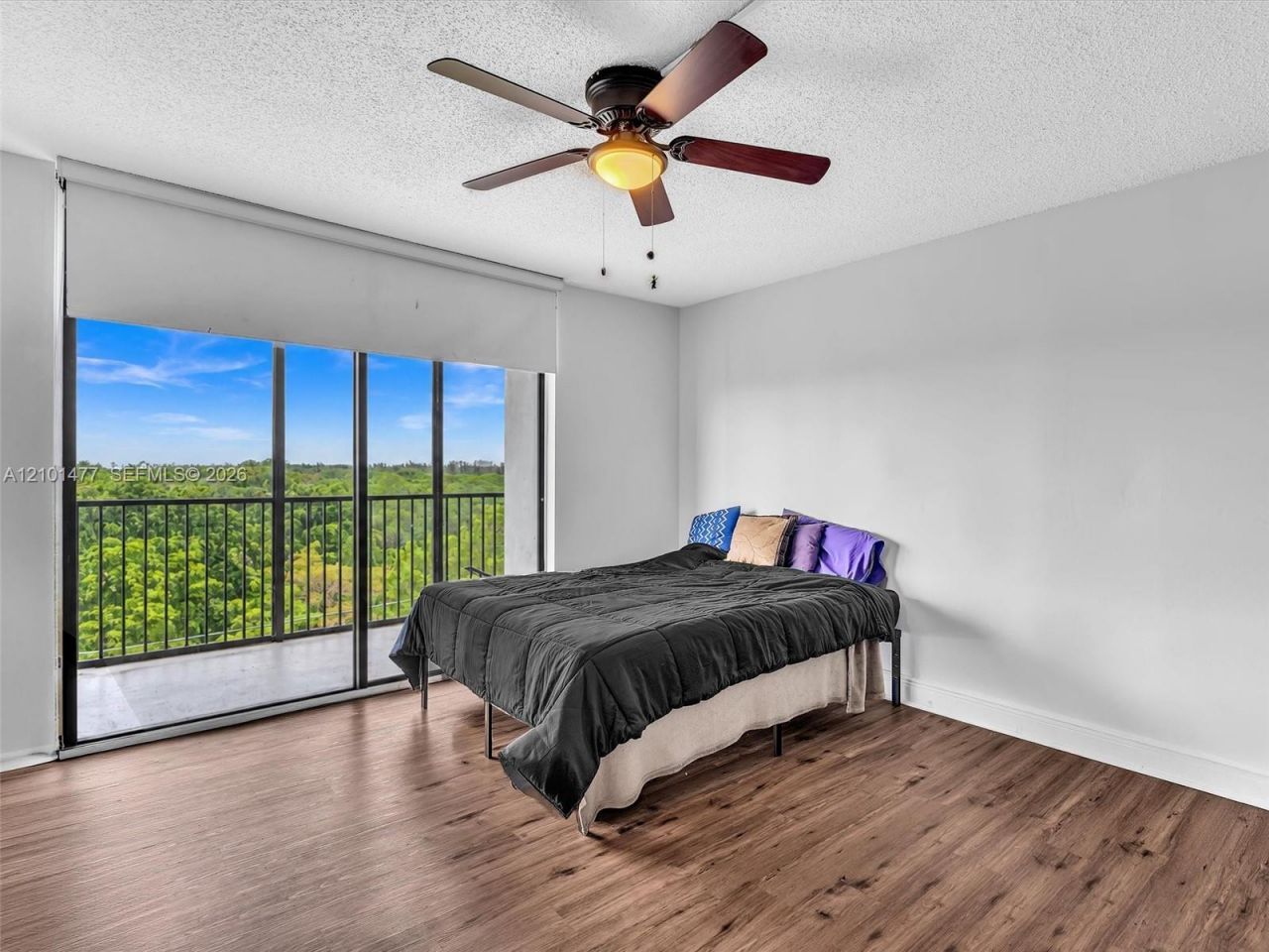 2500 NE 135th St, Unit C502, North Miami, FL 33181 Photo