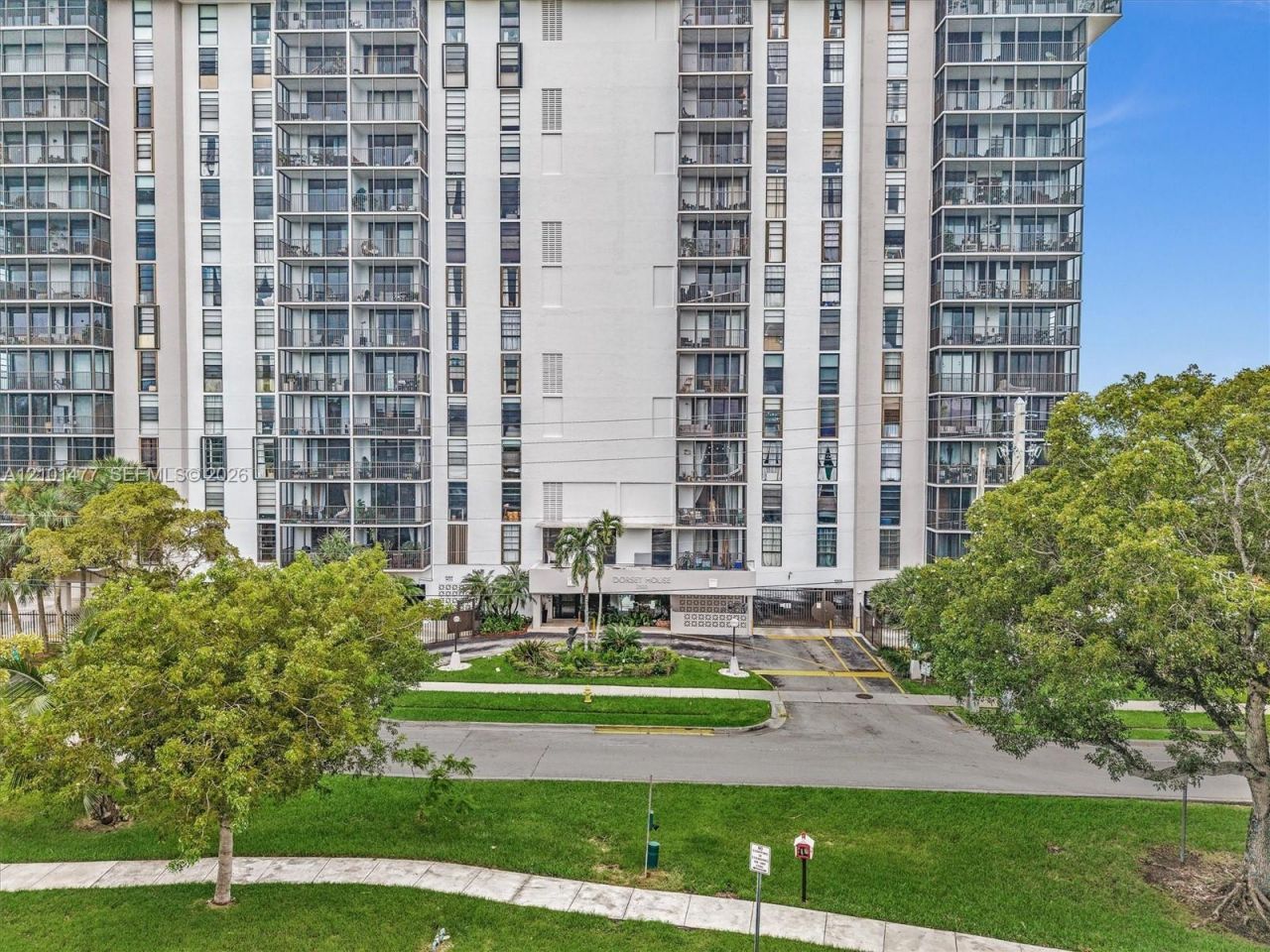 2500 NE 135th St , Unit C502, North Miami, FL 33181 Photo