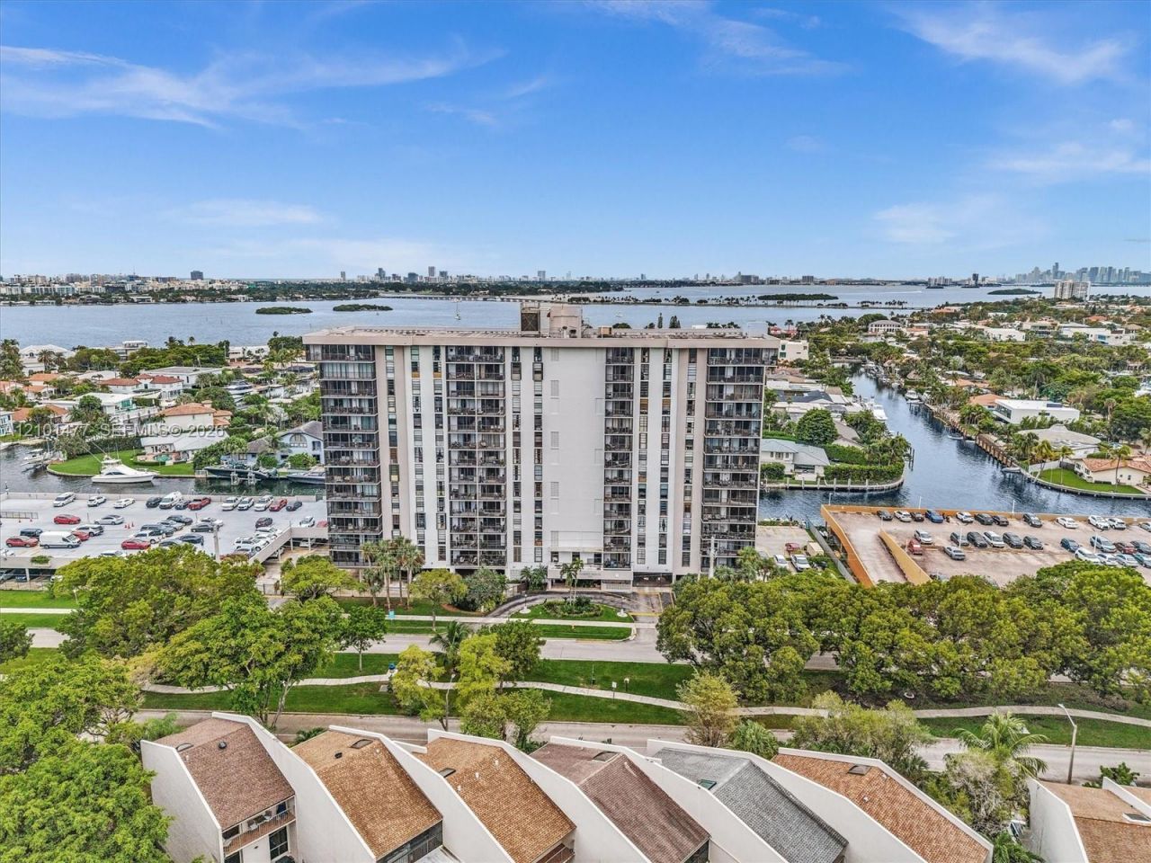 2500 NE 135th St, Unit C502, North Miami, FL 33181 Photo