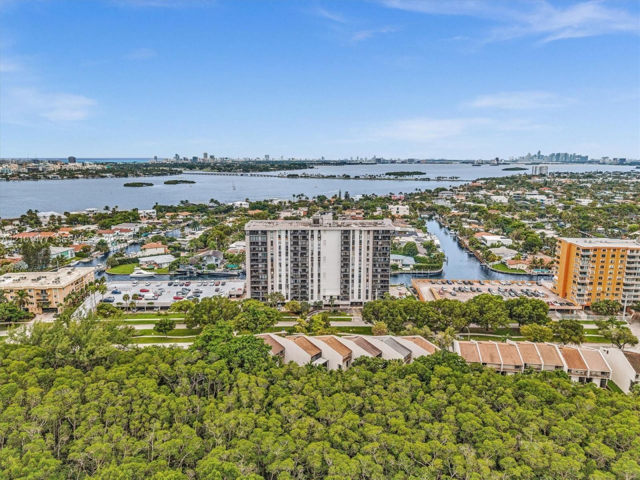 2500 NE 135th St, Unit C502, North Miami, FL 33181 Photo