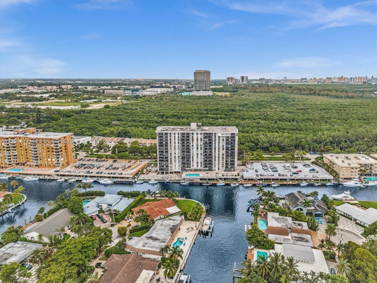 2500 NE 135th St , Unit C502, North Miami, FL 33181 Photo