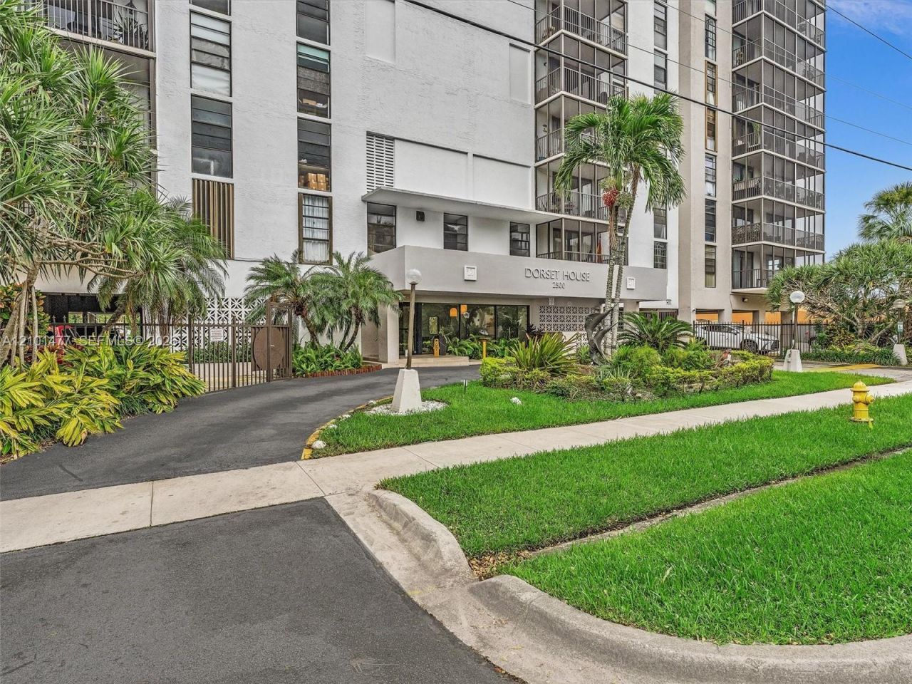 2500 NE 135th St , Unit C502, North Miami, FL 33181 Photo