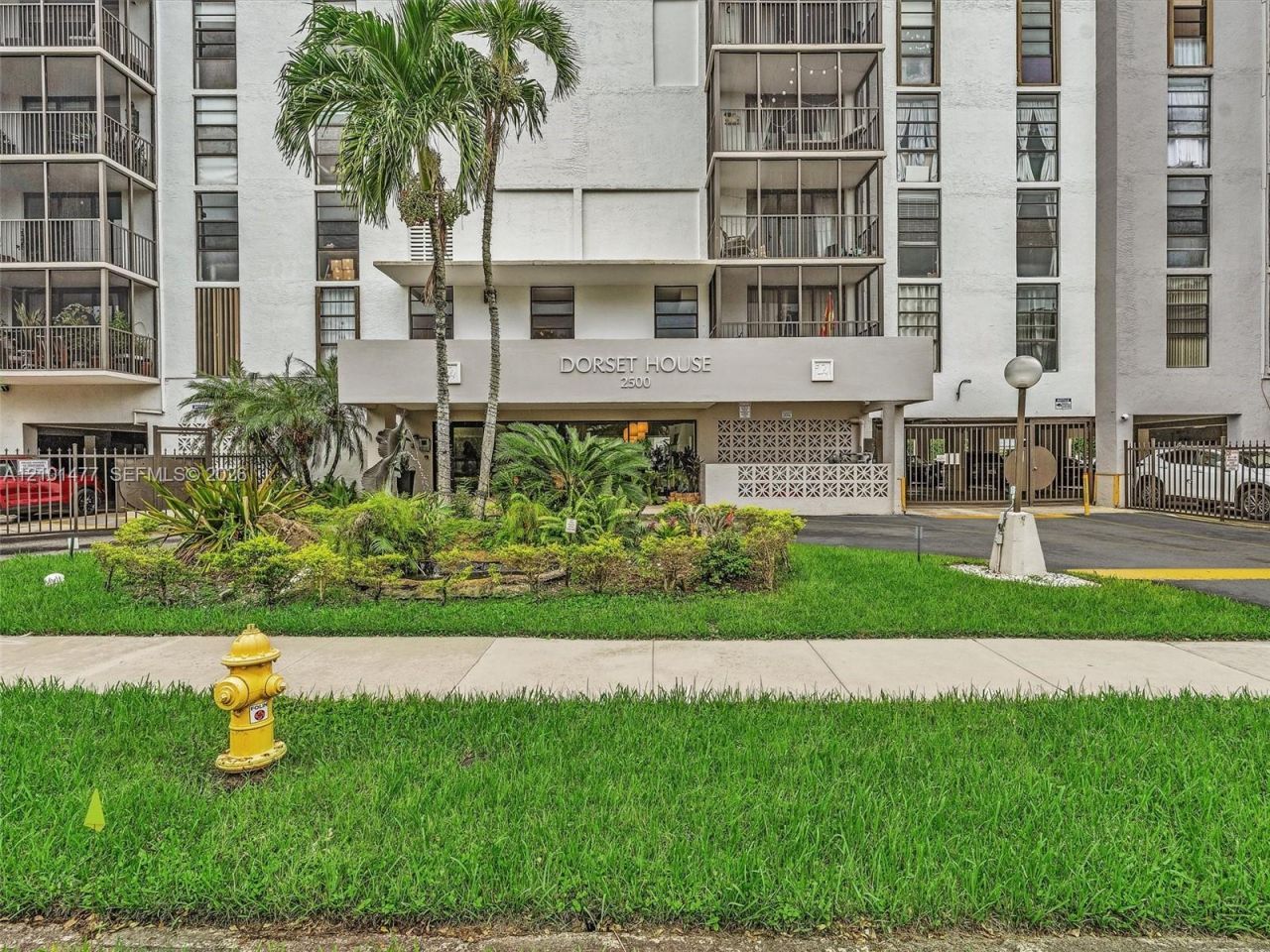 2500 NE 135th St, Unit C502, North Miami, FL 33181 Photo