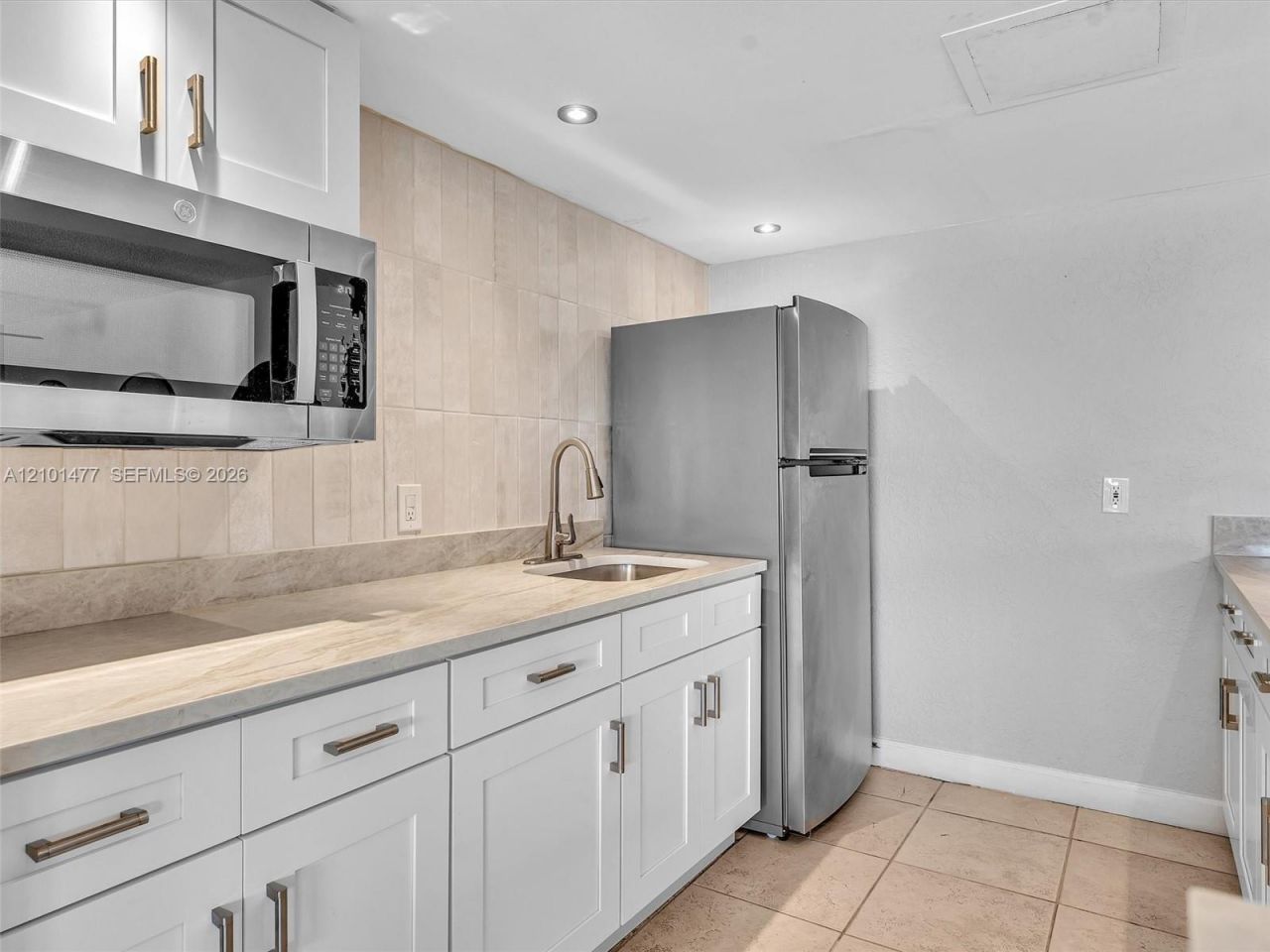 2500 NE 135th St , Unit C502, North Miami, FL 33181 Photo