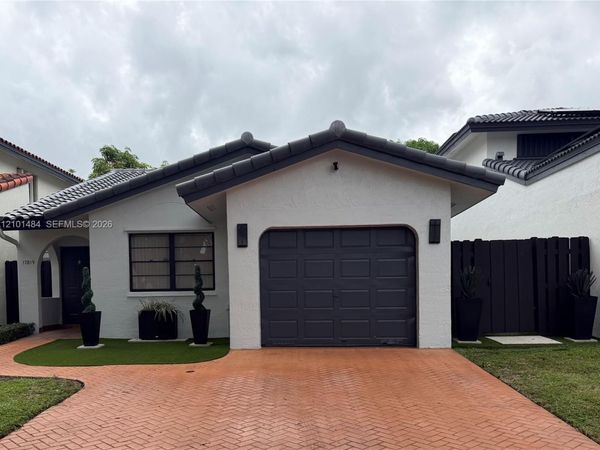 17819 NW 66th Ct Cir , Hialeah, FL 33015
