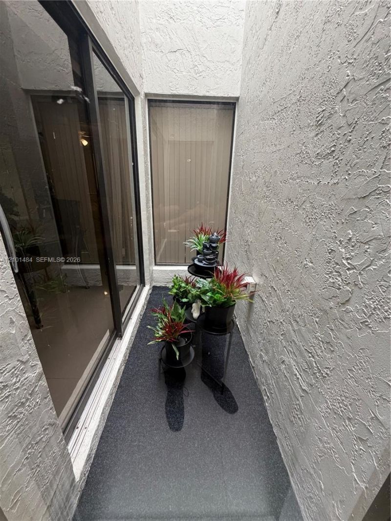 17819 NW 66th Ct Cir , Hialeah, FL 33015 Photo