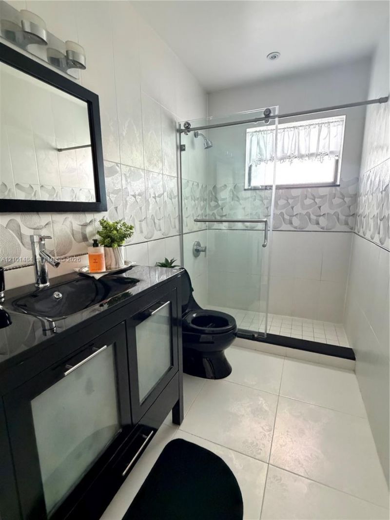 17819 NW 66th Ct Cir , Hialeah, FL 33015 Photo