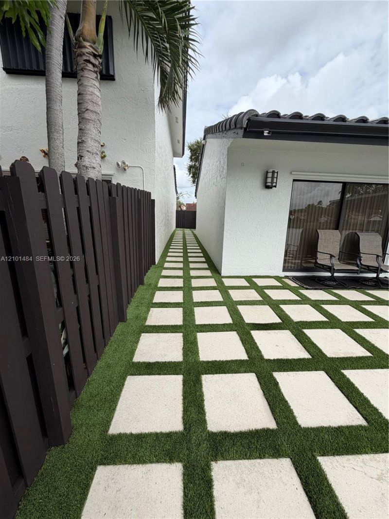 17819 NW 66th Ct Cir , Hialeah, FL 33015 Photo