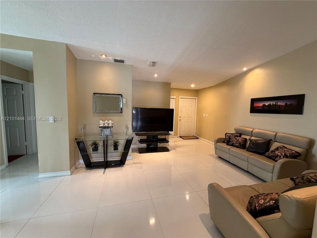 17819 NW 66th Ct Cir , Hialeah, FL 33015 Photo