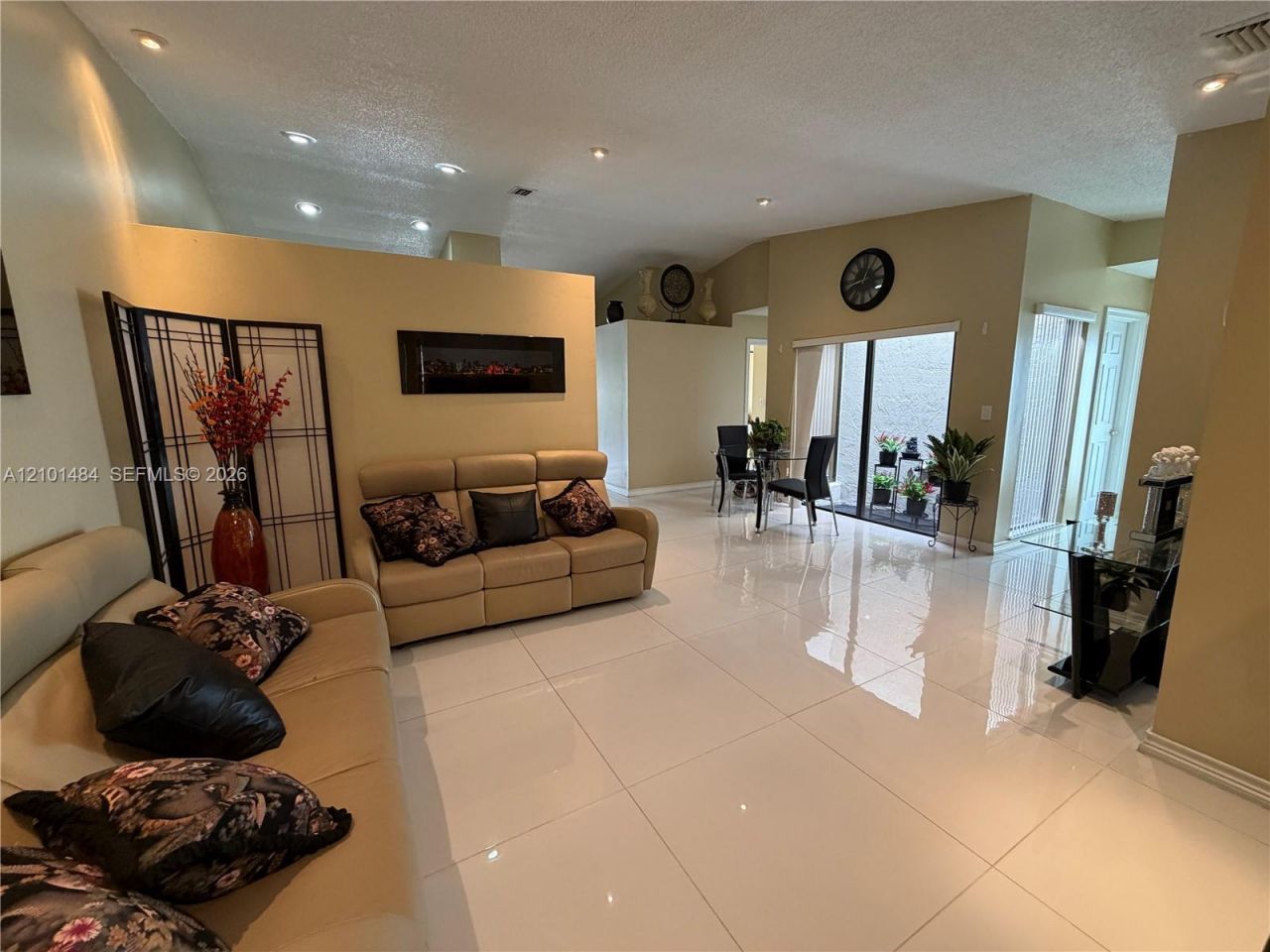 17819 NW 66th Ct Cir , Hialeah, FL 33015 Photo