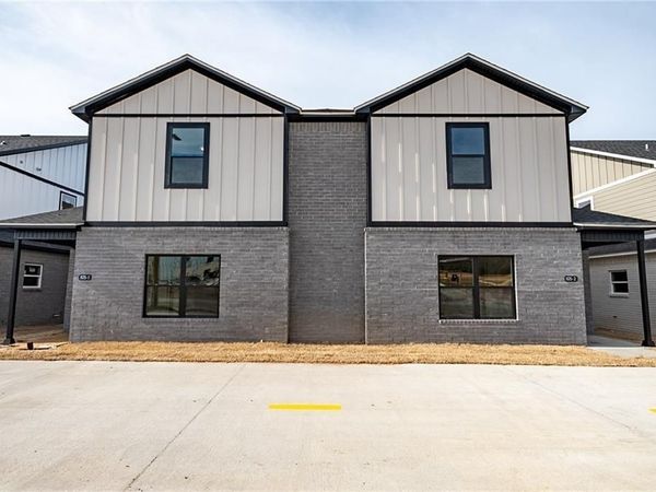 825 S Rupple Road , Fayetteville, AR 72704