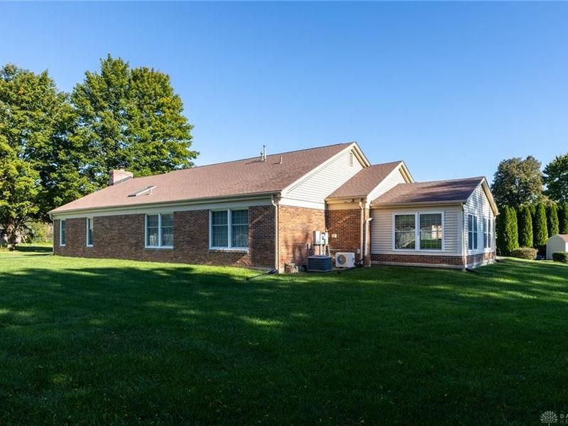 650 Oakwood Court, Troy, OH 45373 Photo 3