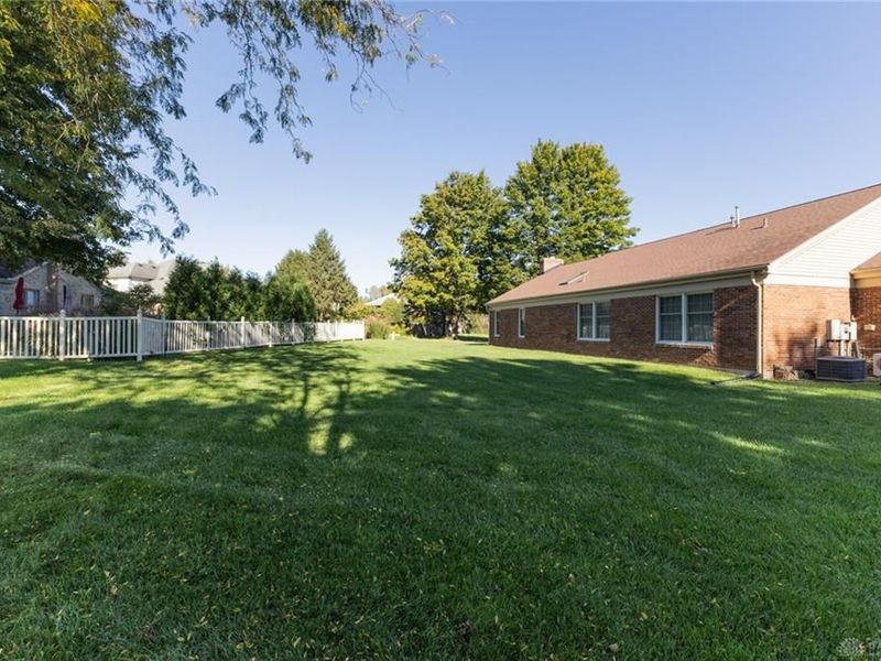 650 Oakwood Court, Troy, OH 45373 Photo 4