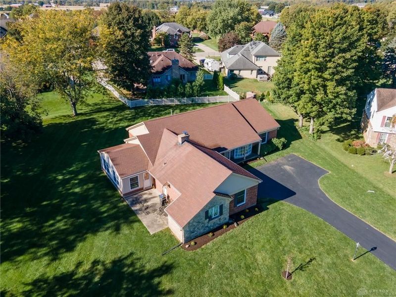 650 Oakwood Court, Troy, OH 45373 Photo 5