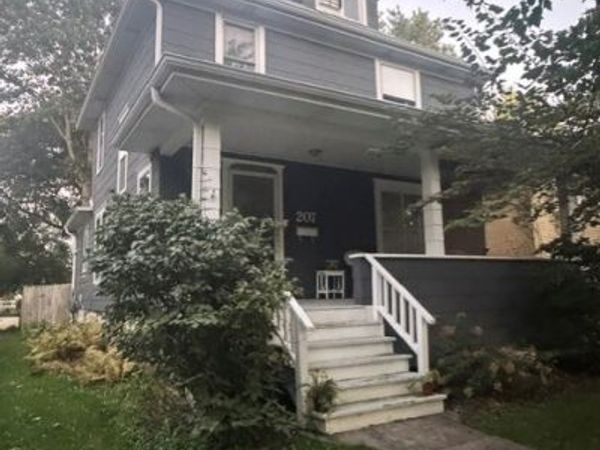207 Sophia Street , West Chicago, IL 60185