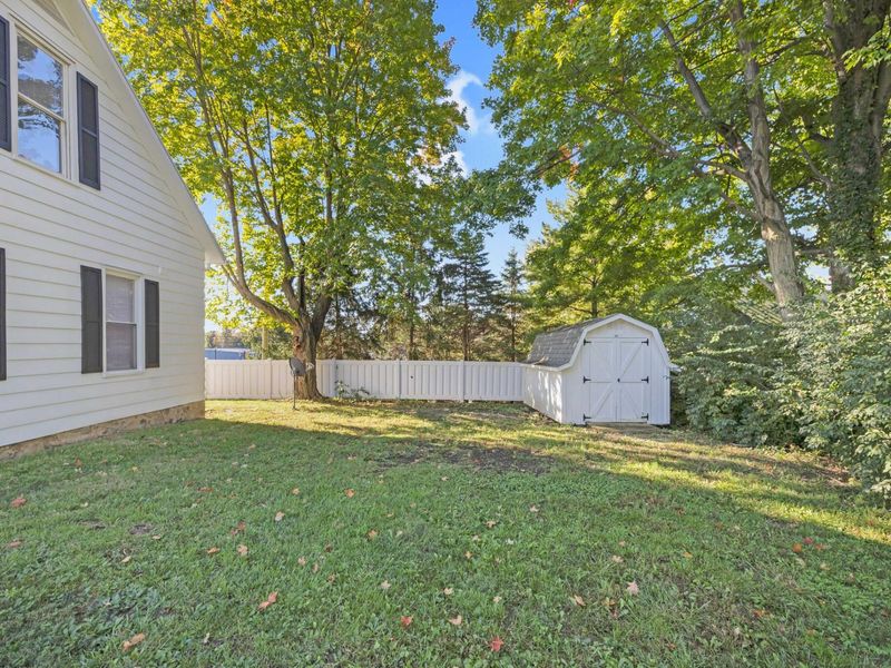 548 Center Avenue , Bellefontaine, OH 43311 Photo 37
