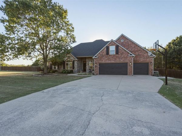 1459 Toby Lane, Tontitown, AR 72762