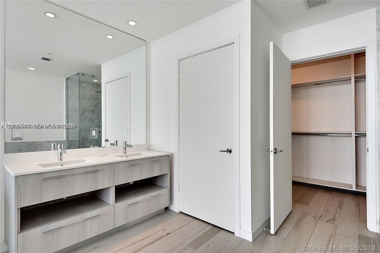 480 NE 31st St , Unit 3301, Miami, FL 33137 Photo
