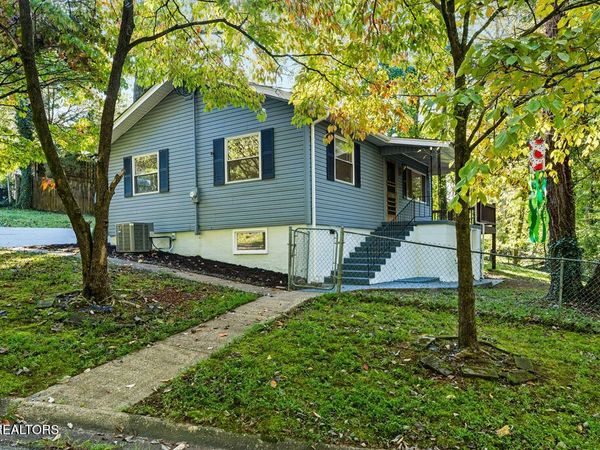 132 Taylor Rd, Oak Ridge, TN 37830