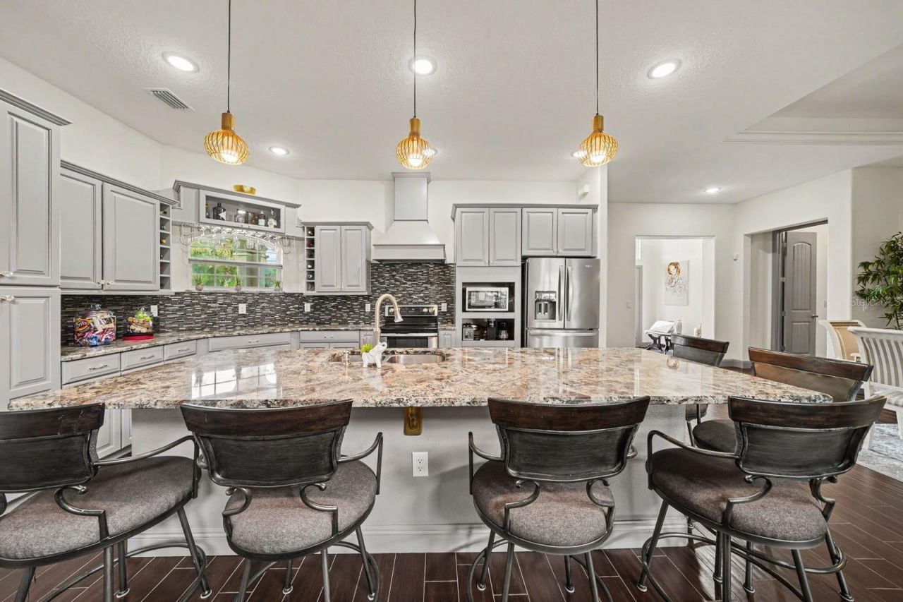 16206 East Shirley Shores Road, Tavares, FL 32778 Photo
