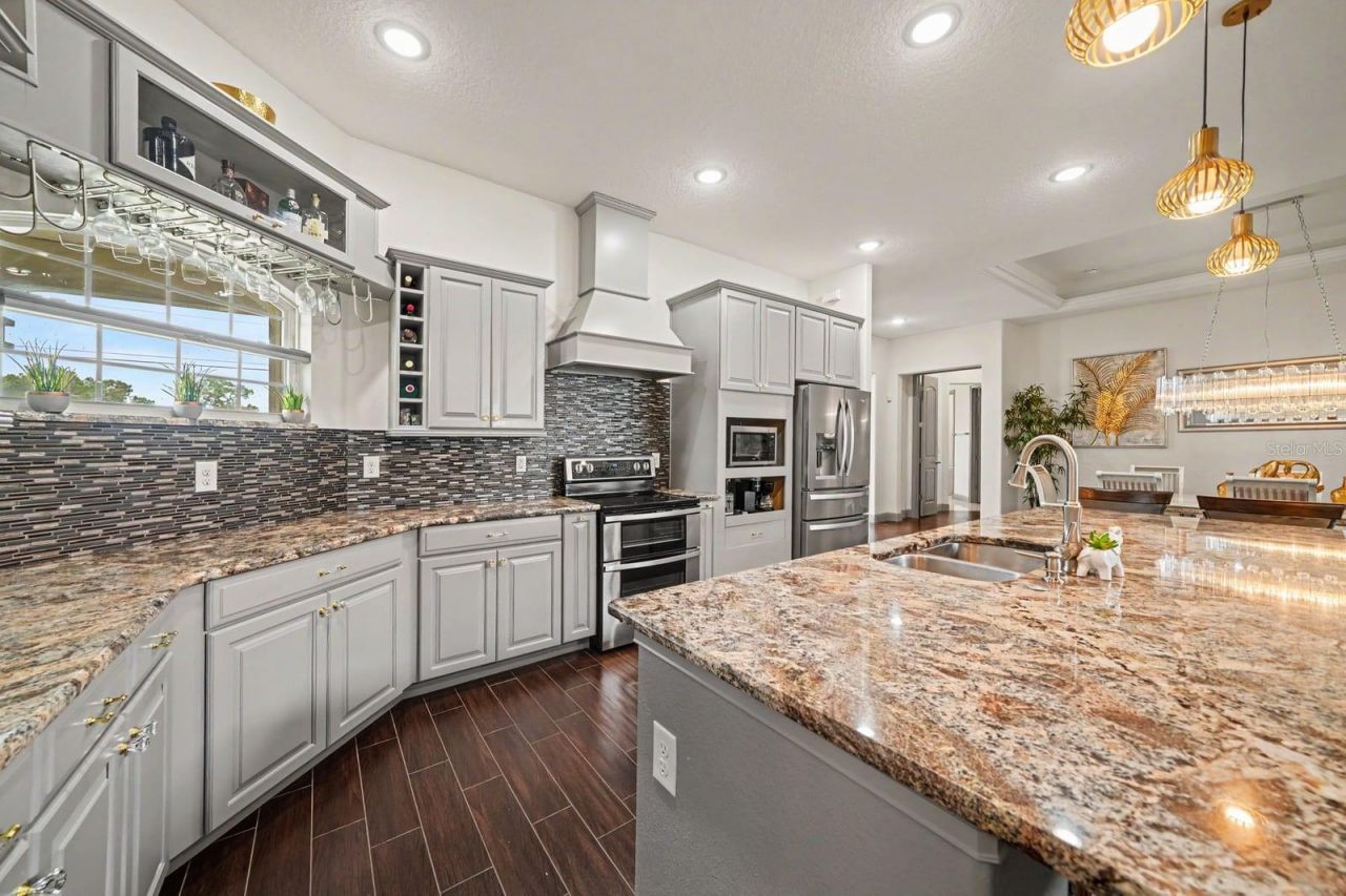 16206 East Shirley Shores Road, Tavares, FL 32778 Photo