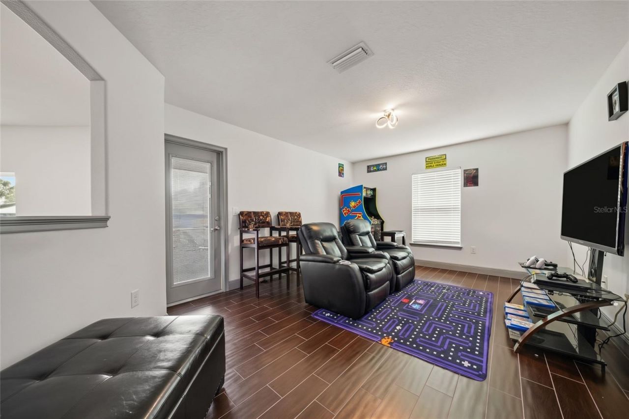 16206 East Shirley Shores Road, Tavares, FL 32778 Photo