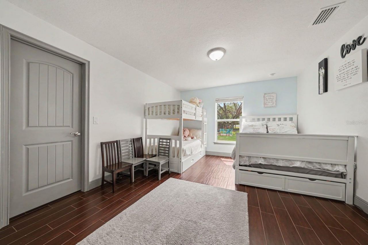 16206 East Shirley Shores Road, Tavares, FL 32778 Photo