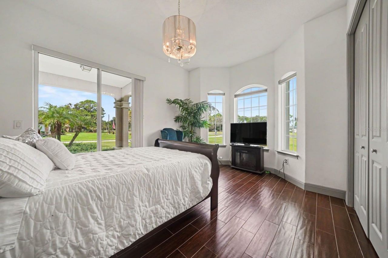 16206 East Shirley Shores Road, Tavares, FL 32778 Photo