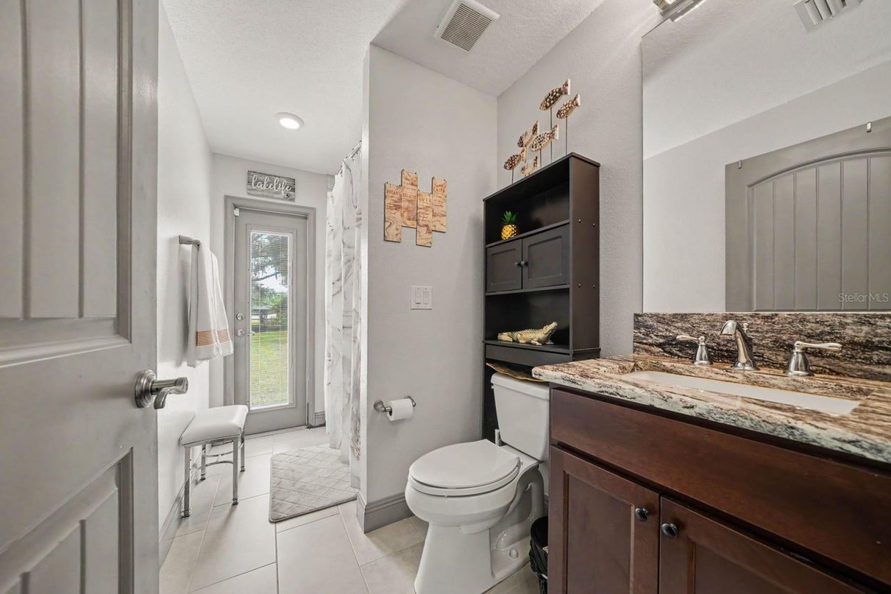 16206 East Shirley Shores Road, Tavares, FL 32778 Photo