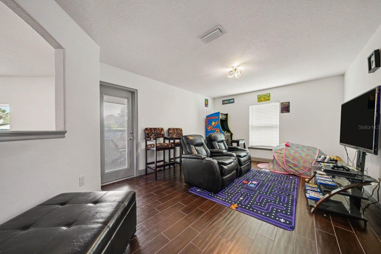 16206 East Shirley Shores Road, Tavares, FL 32778 Photo