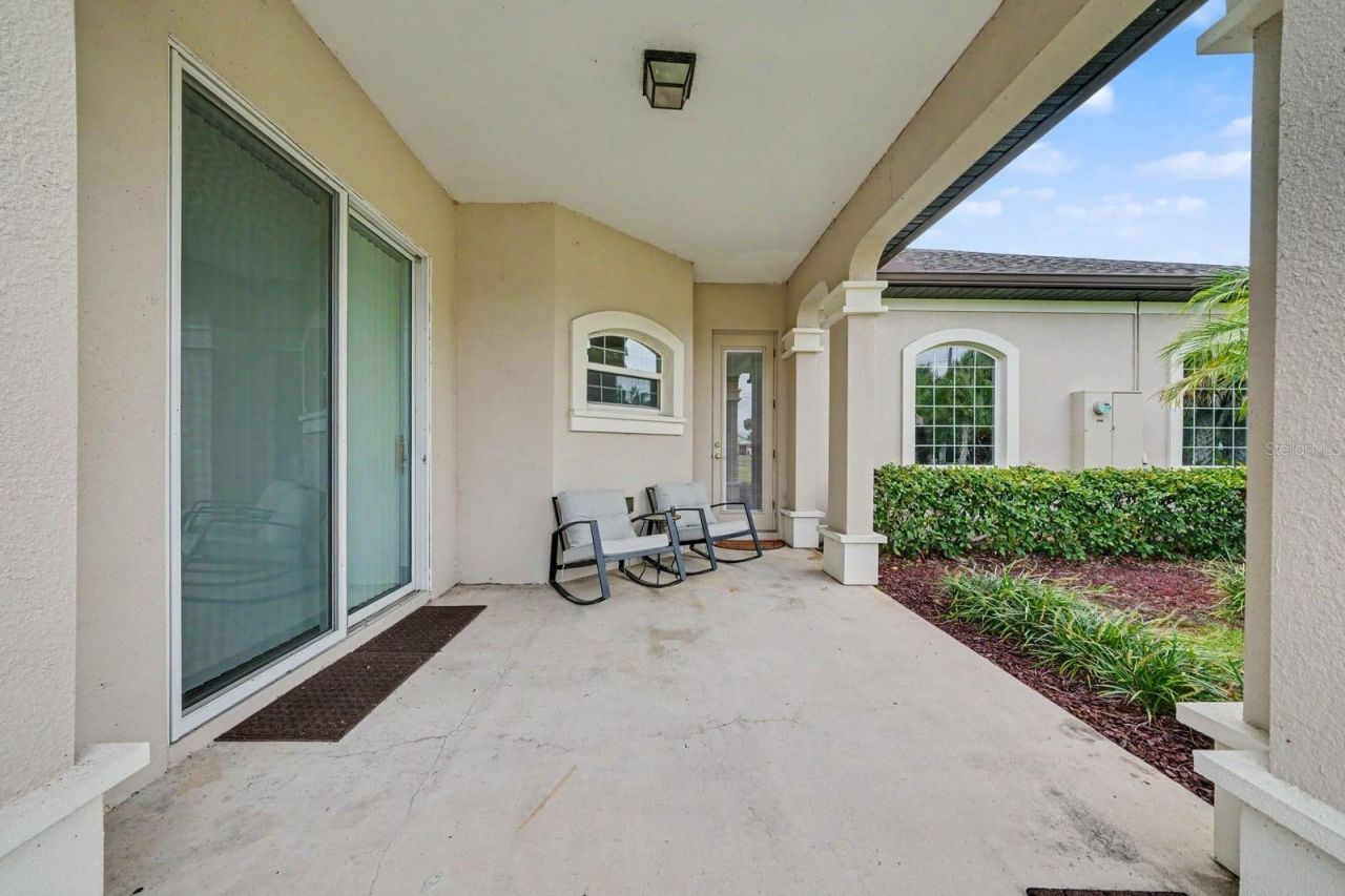 16206 East Shirley Shores Road, Tavares, FL 32778 Photo