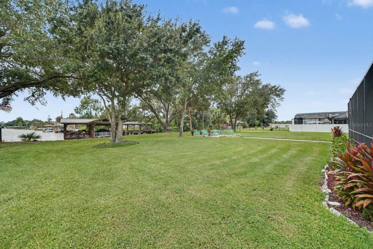 16206 East Shirley Shores Road, Tavares, FL 32778 Photo