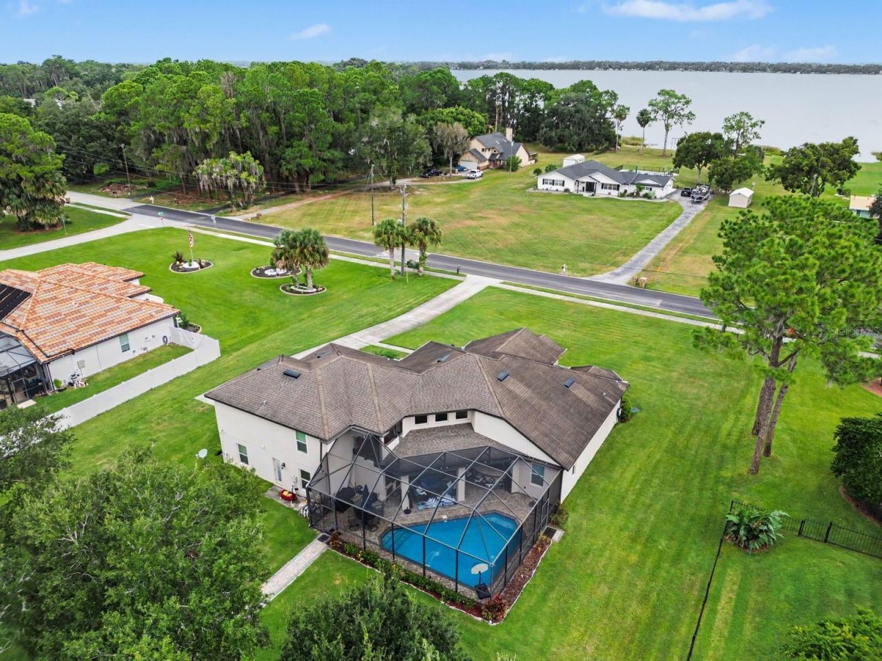 16206 East Shirley Shores Road, Tavares, FL 32778 Photo