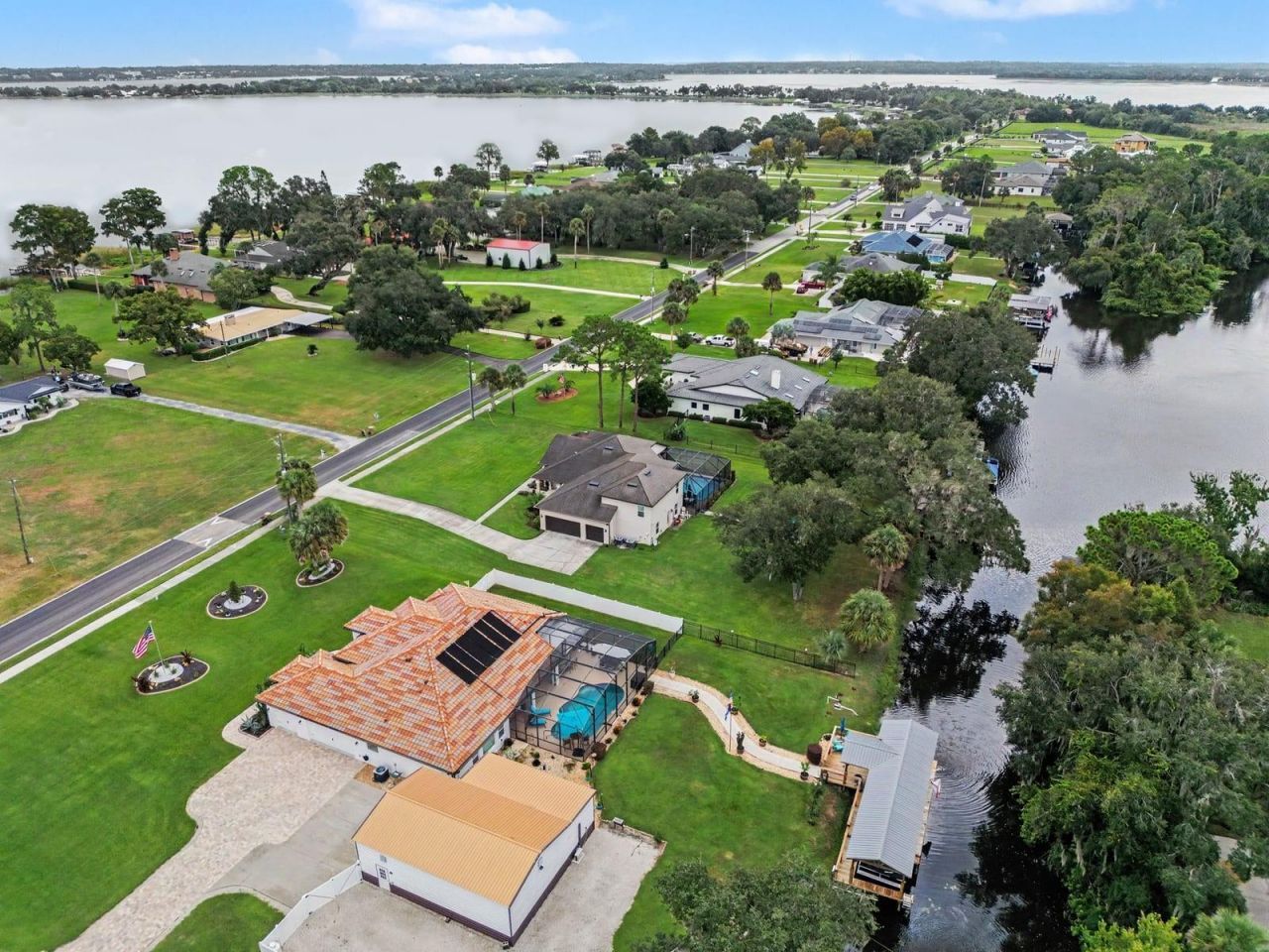16206 East Shirley Shores Road, Tavares, FL 32778 Photo