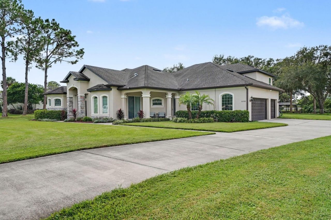 16206 East Shirley Shores Road, Tavares, FL 32778 Photo