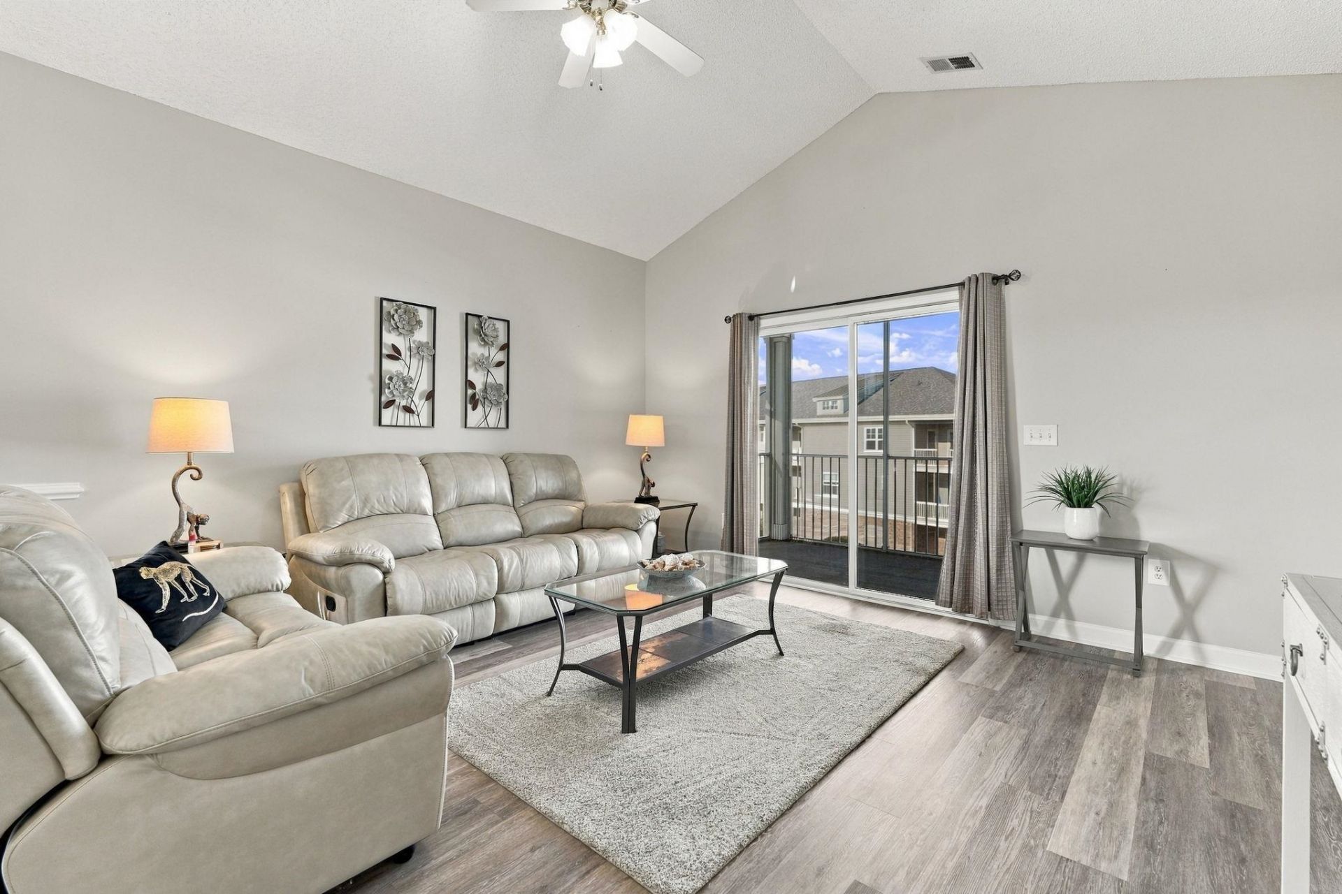200 Castle Dr. Photo 10