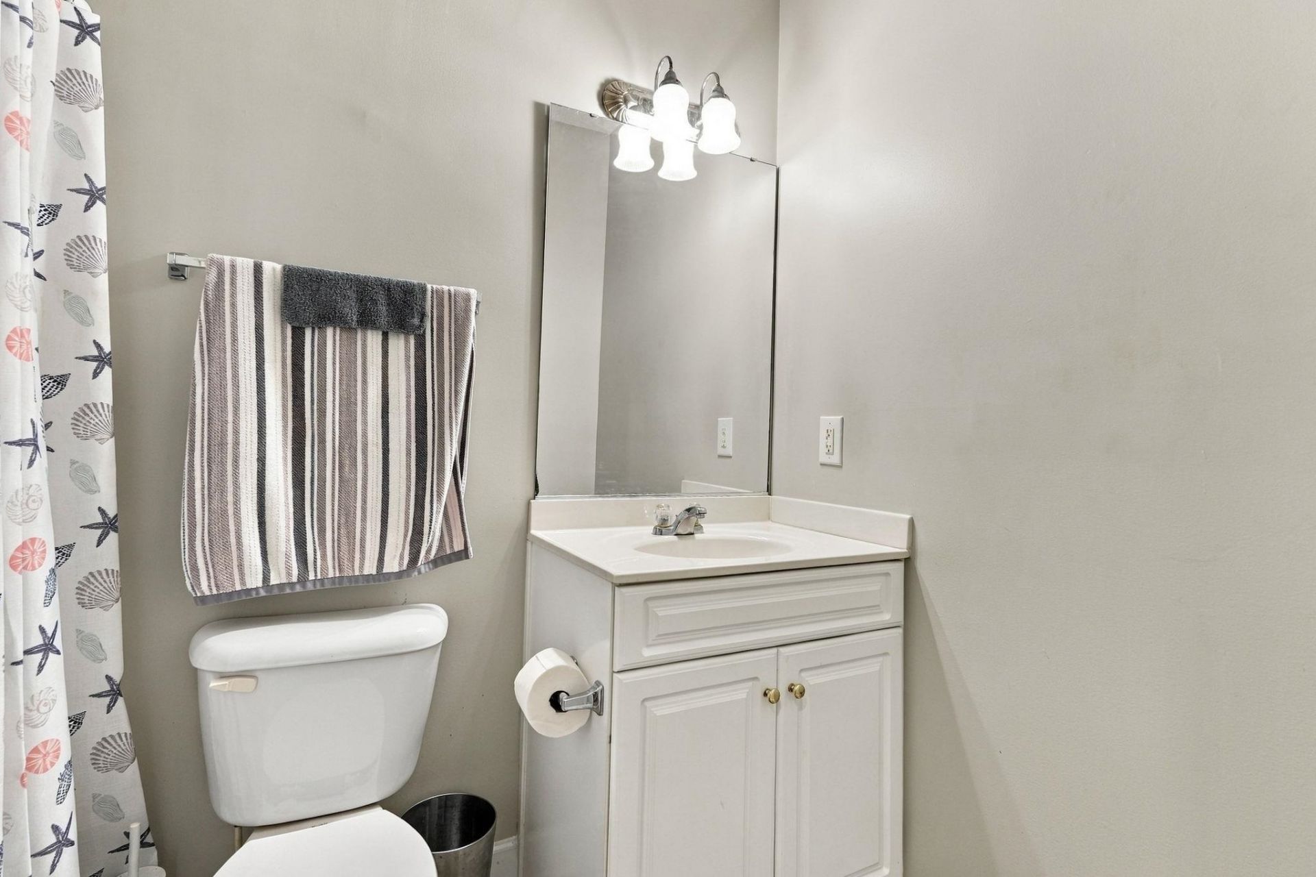 200 Castle Dr. Photo 18