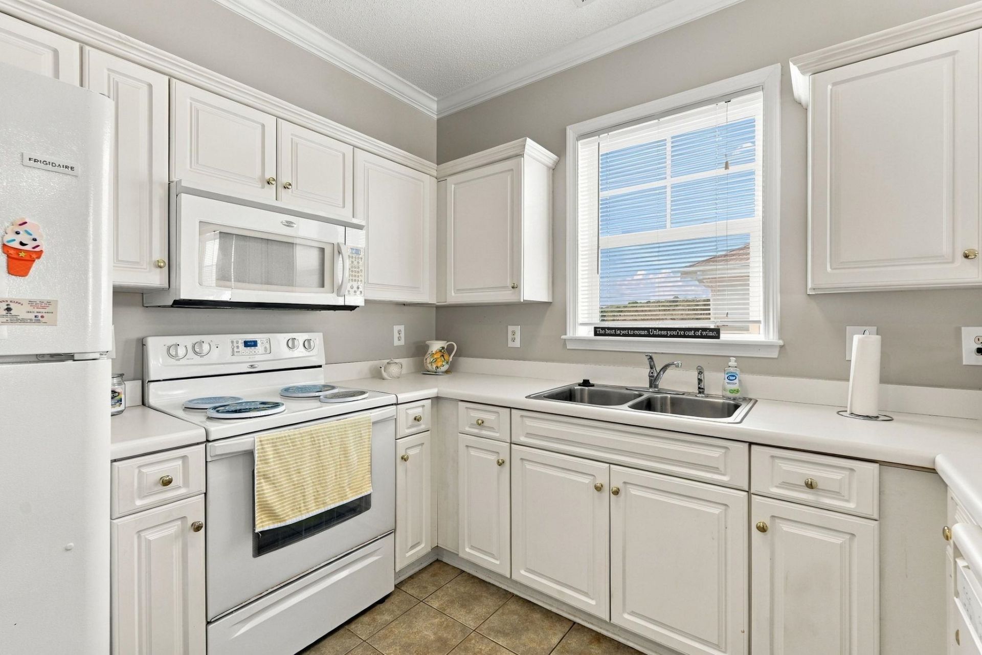 200 Castle Dr. Photo 4