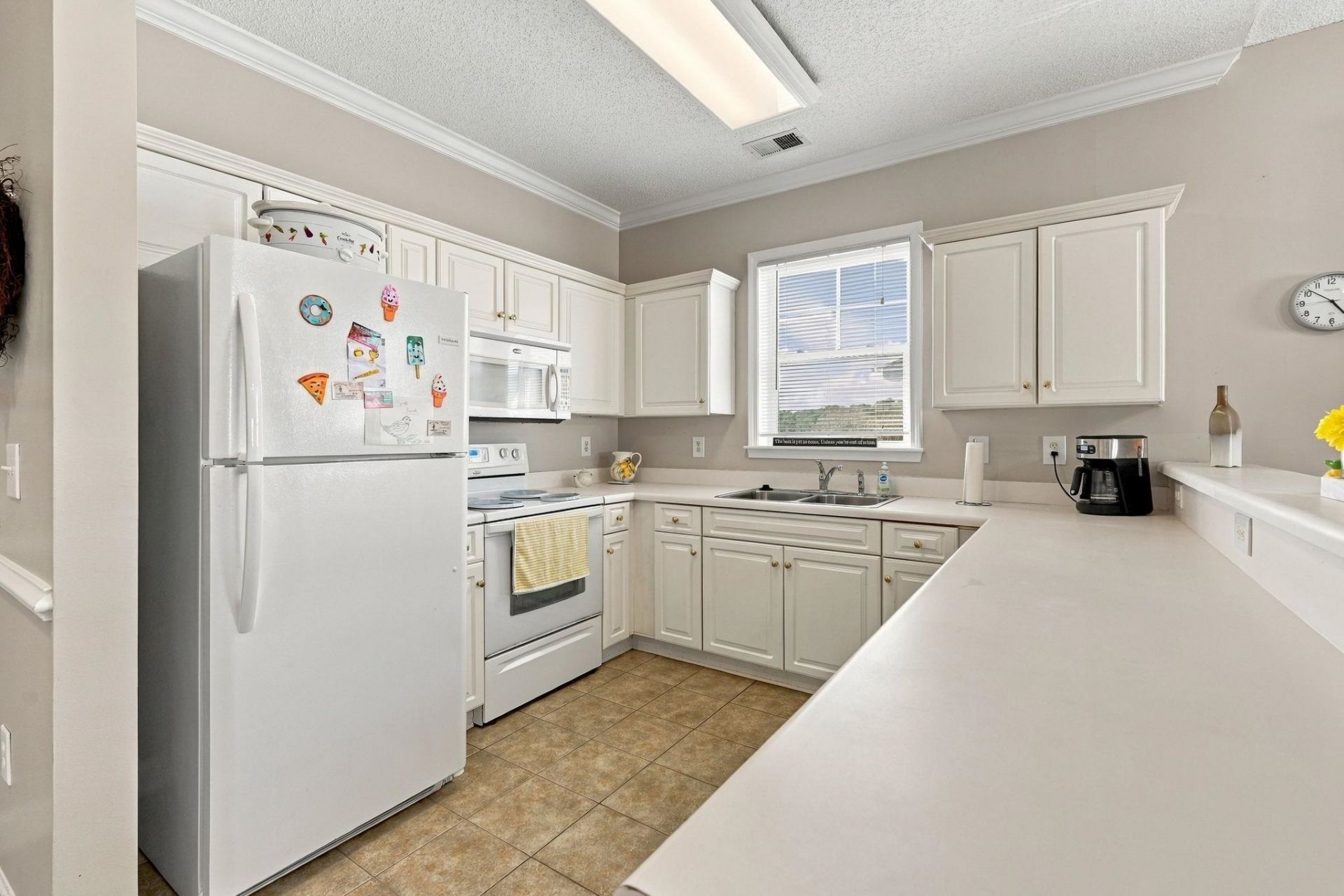 200 Castle Dr. Photo 6