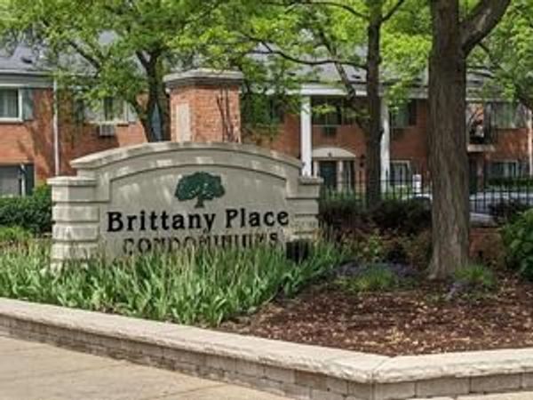 2311 S Goebbert Road S, Unit B102, Arlington Heights, IL 60005